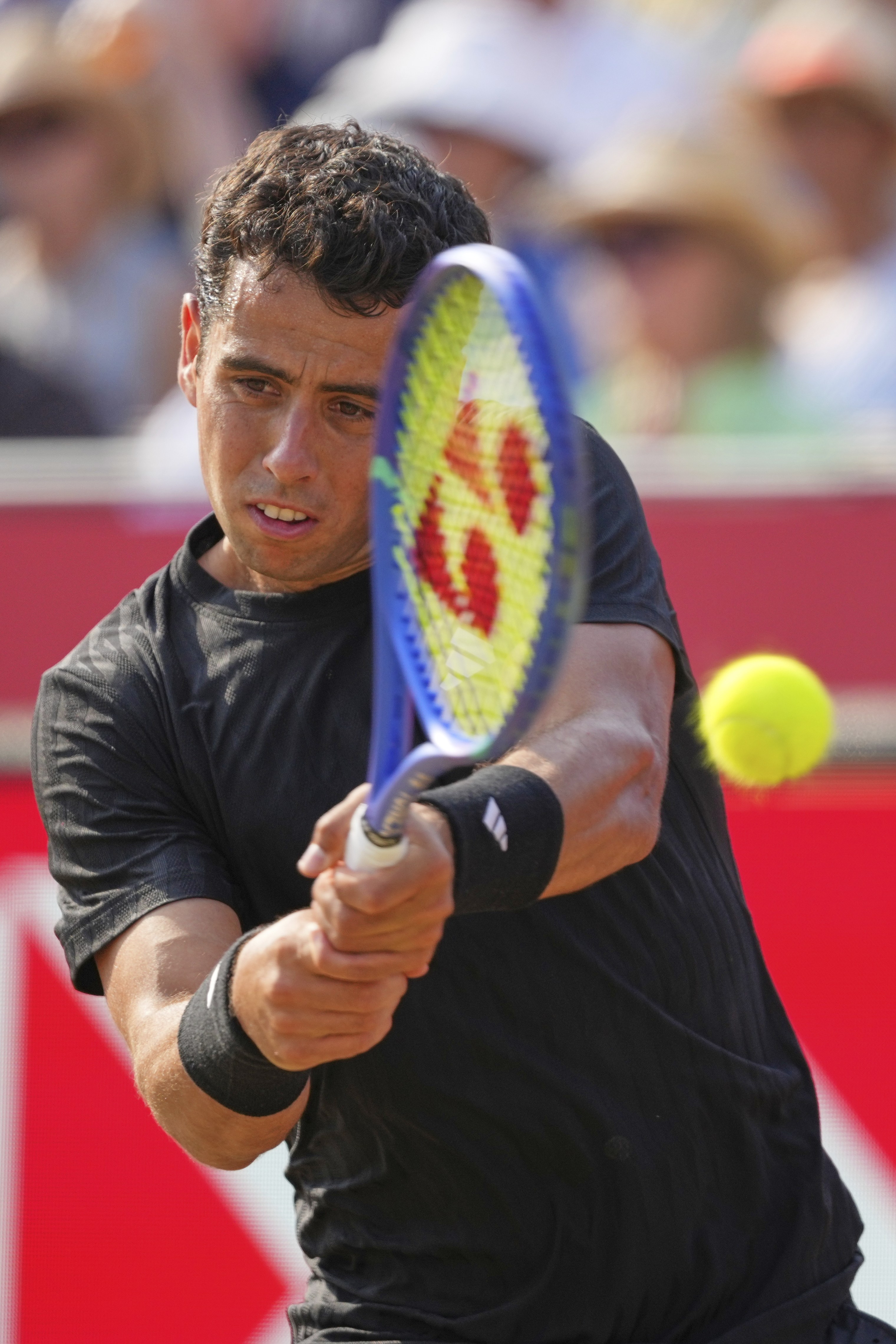 日本网球队力克意大利网球队，阿尔卡拉斯送出助攻