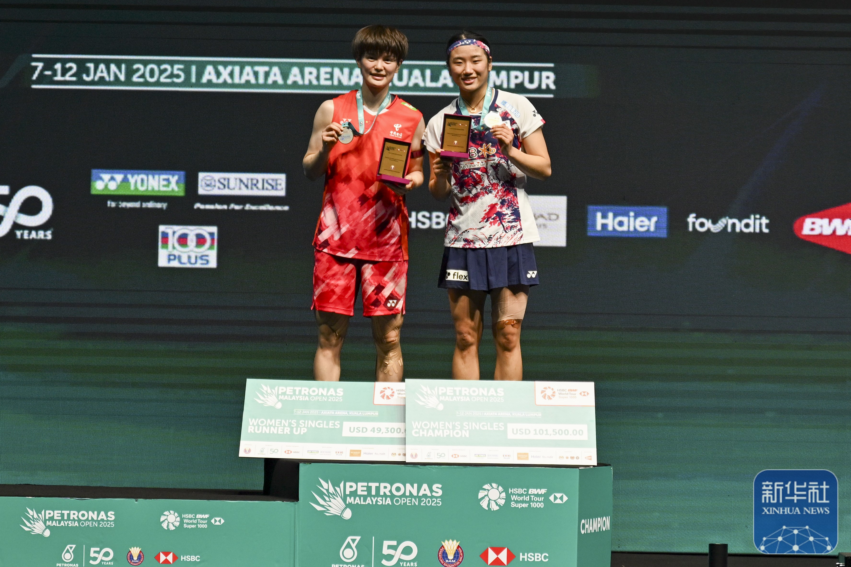 日本羽毛球队碾压马来西亚羽毛球队，安赛龙绝境逆转