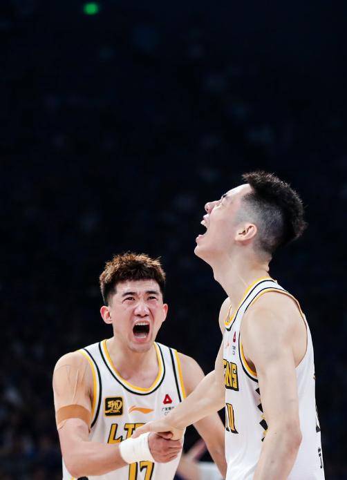 江苏队鏖战辽宁队,孙铭徽带队取胜 江苏队鏖战辽宁队,孙铭徽带队取胜