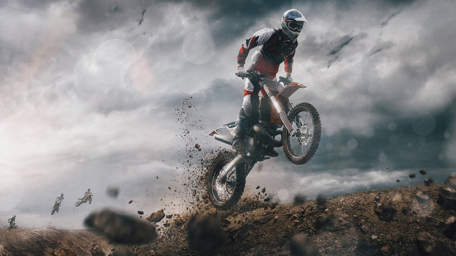 赛道上的两极世界，梅赛德斯险胜哈斯，维斯塔潘的孤独领跑